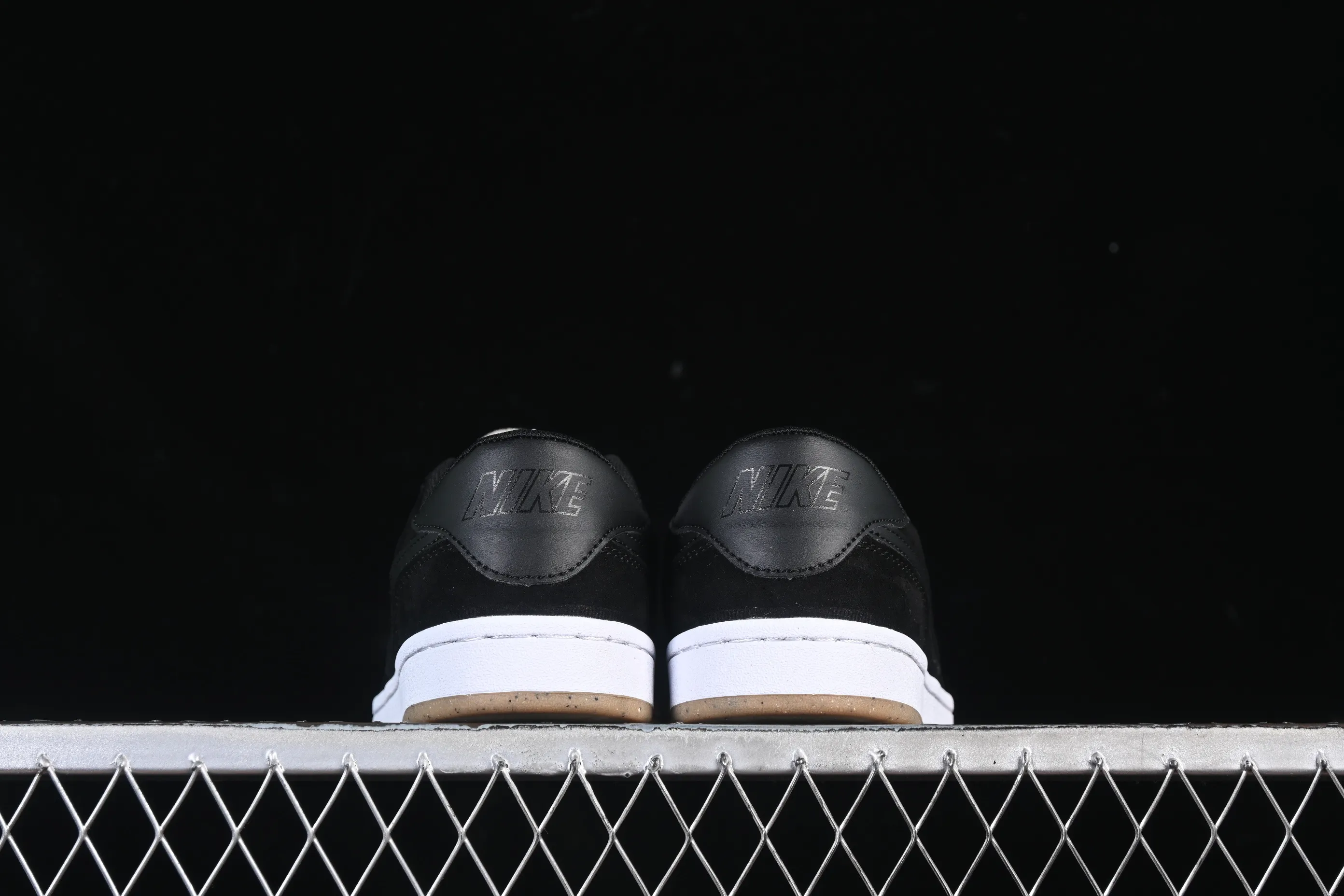 All categories Nk SB Dunk series Nike SB Fc Classic campus sneakers Nike SB Fc Classic Nike autumn and winter campus casual sneakers 909096-001